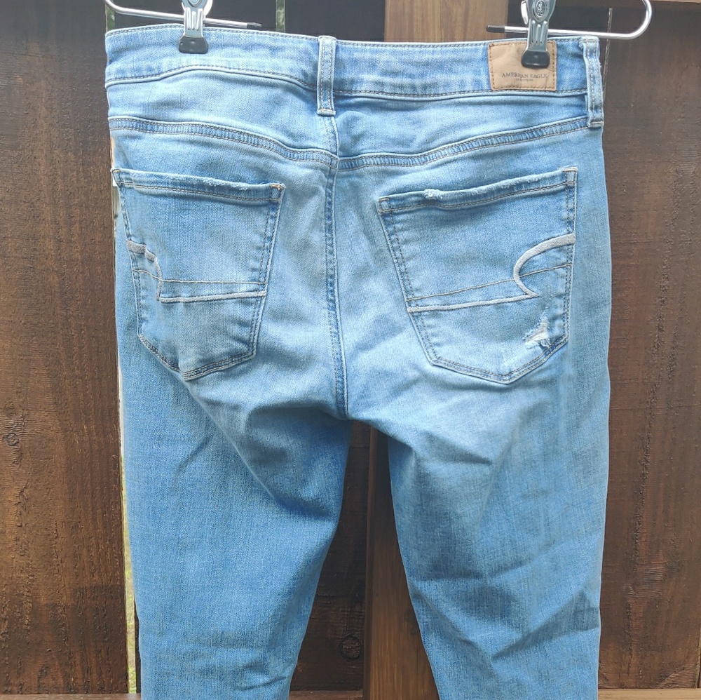American Eagle light wash distressed jeggings